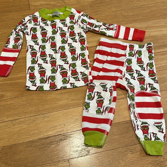 Hanna Andersson Other - Hanna Andersson The Grinch Patchwork Pattern Christmas Pajama Set - size 2T